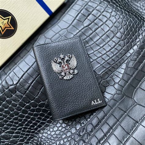 Обложка на паспорт черная кожаная с гербом и инициалами