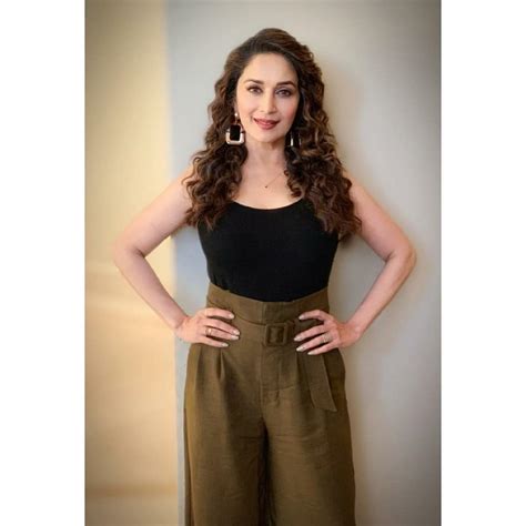 माधुरी दीक्षितचा वेस्टर्न लूक पाहिलात का Mumbai Tak Madhuri Dixit Stunning Photo In Western