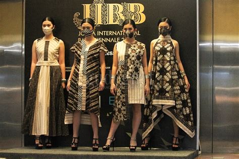 Desainer Milenial Tampilkan Busana Batik Di Fashion Show Borderless