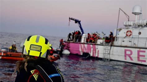 Naufragio Di Migranti Al Largo Di Lampedusa Dispersi In Mare Due Bambini