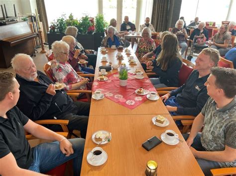 Bouwers En Bewoners Vieren Hoogste Punt Fase 1 Toekomstig Almenum