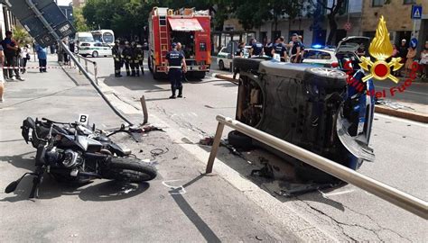 Altra Ciclista Gravissima A Milano Dopo Un Incidente Auto Si Ribalta