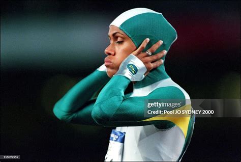 Cathy Freeman wins women's 400 meters final in Sydney, Australia on ...