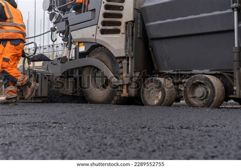 2,973 Tarmac Workers Images, Stock Photos, 3D objects, & Vectors | Shutterstock