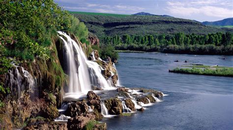 Каскад водопадов скачать фото обои для рабочего стола