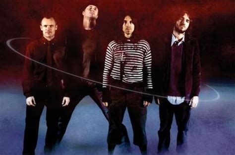 Red Hot Chili Peppers Le Clip Raindance Maggie Sur Les Toits