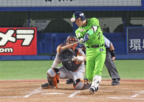 【ヤクルト】中村悠平が決勝3ランでチームを2連勝に導く 2夜連続のお立ち台で「うちの親父の慰安旅行きょう帰りまして」 スポーツ報知