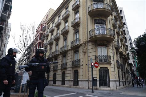 Fotos Desalojo Frente Obrero Colón La Policía Vacía El Edificio