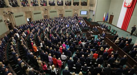 Rozpoczęło się pierwsze posiedzenie nowego Sejmu W porządku obrad