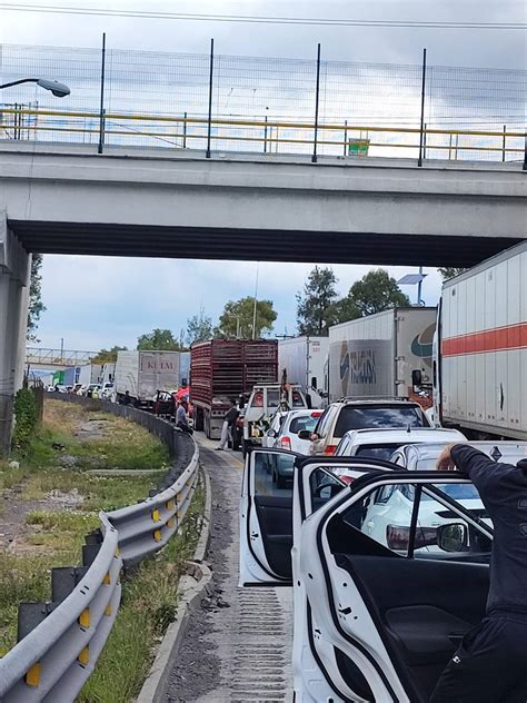 Manifestantes Bloquean Autopista México Querétaro Para Exigir