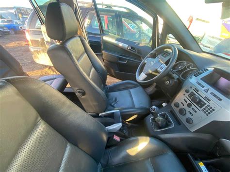 Opel zafira b 1.7 cdti facelift теглич кожа на части опел зафира б гр ...
