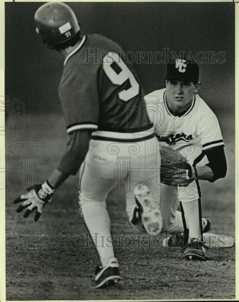 1986 Press Photo The Churchill High Baseball Team Snuffs Out A Steal A