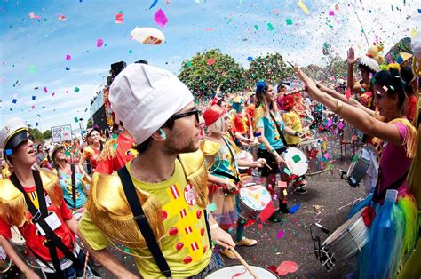 Divers O Em Vila Velha Os Blocos De Rua Animam O Carnaval Canela Verde