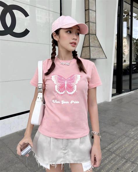 Hot girl mê trai đẹp mạnh tay tặng xế hộp hơn 2 tỷ đồng