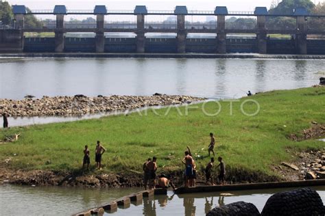 VOLUME AIR BENDUNGAN ROLAK SONGO MENURUN ANTARA Foto