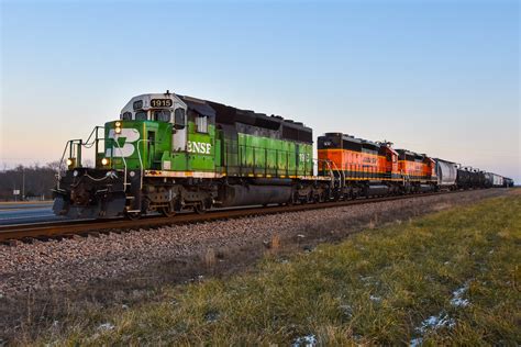 Bnsf Seymour After The Sun Dipped Behind The Trees Th Flickr