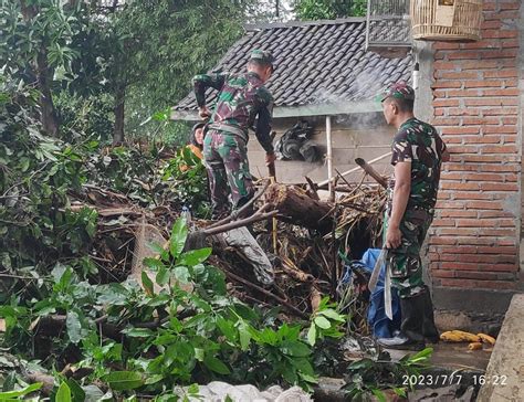 Bpbd Sumbawa Bersihkan Lokasi Dan Salurkan Air Besih Pasca Banjir Di