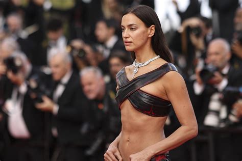 Irina Shayk Zapomnia A Sukienki W Samej Bieli Nie Balowa A Na