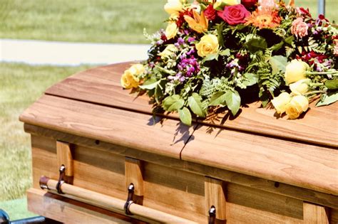 Knock Knock Dead Woman Wakes Up In Coffin During Wake