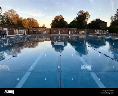 Brockwell Lido Hi Res Stock Photography And Images Alamy