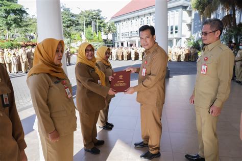 324 Asn Terima Penghargaaan Satyalancana Karya Satya Ppid Kota Batu