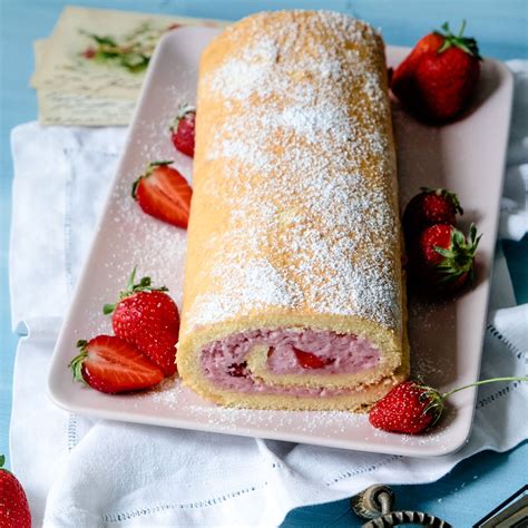 Erdbeer Biskuitrolle mit Sahne Quark Füllung was eigenes