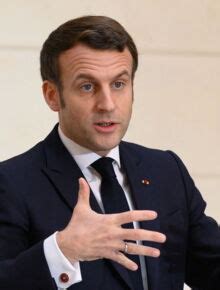 Emmanuel Macron comment a t il pris les rumeurs sur son homosexualité