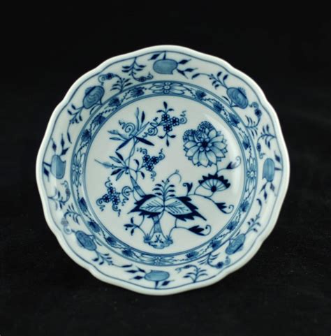 Antique Meissen German Porcelain Blue Onion Bowl