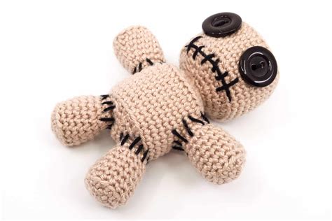 Voodoo Doll Pincushion Crochet Pattern | Supergurumi