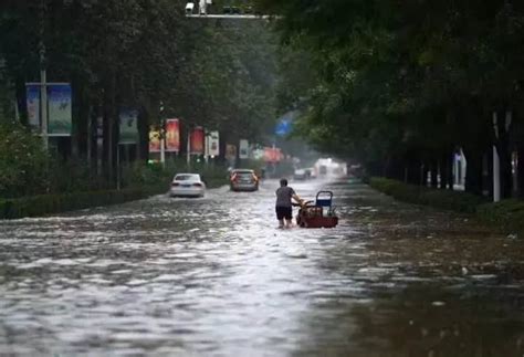 阵雨大还是大雨比较大 大雨和阵雨哪个大 阵雨跟雷雨哪个雨大 大山谷图库