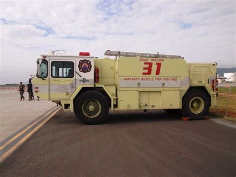 Oshkosh P 19r Aircraft Rescue And Fire Fighting Vehicle （米軍） 観光列車から！ 日々利用の乗り物まで