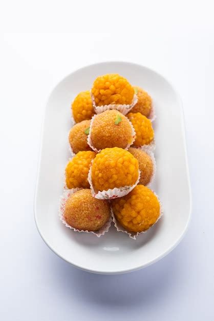 Laddoo Ou Bundi Laddu Doux Indien Fait De Très Petites Boules De Farine