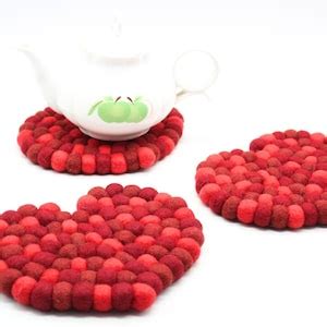 Wool Trivets Handcrafted Heart Shaped Felt Ball Trivets For Hot Dishes Wool Pot Holder