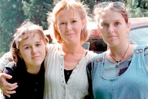 Евгения Симонова с дочерьми | Фото: 24smi.org | Actors, Celebs, Celebrities