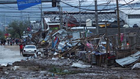 Mexique Acapulco partiellement dévastée et isolée après l ouragan Otis