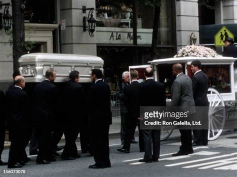 43 Funeral For Singer Actress Aaliyah Stock Photos, High-Res Pictures ...