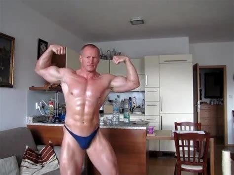 Str Bodybuilder Massive Flexing Gay Man Porn XHamster