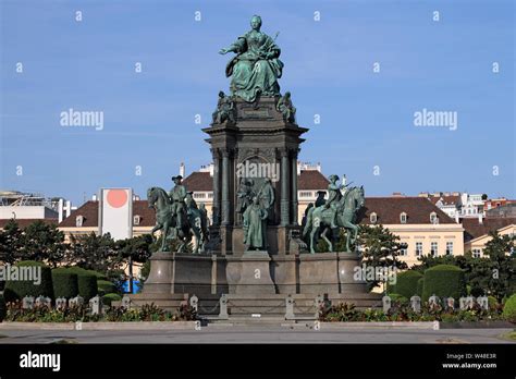 Monumento A La Emperatriz Mar A Teresa De Austria Viena Fotograf A De