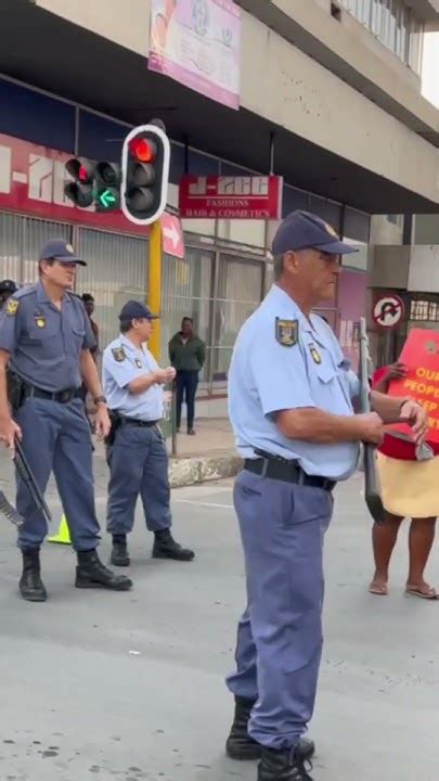 Slow Start To Eff Shutdown Protests In Ladysmith Kzn Youtube