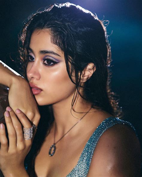 Janhvi kapoor latest hot photos goes viral ಅಬಬಬಬ ಎಥ ಸದರಯ