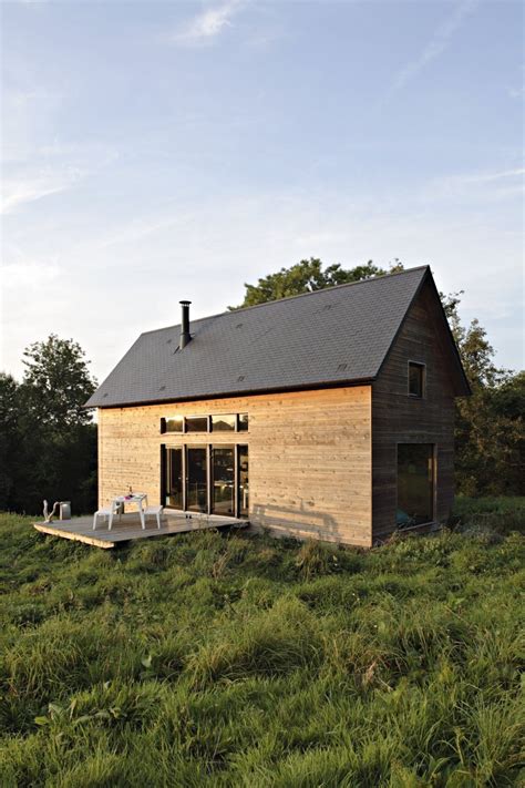 Barn Style Weekend Cabin Embraces The Simple Life