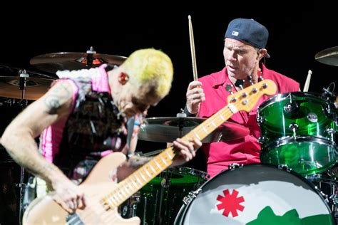 Red Hot Chili Peppers Flea Und Chad Smith 427 Viel Live Spaß Mit Den Chili Peppers In