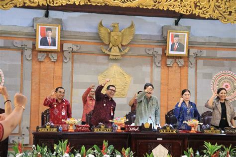 Eksekutif Dan Legislatif Tabanan Sepakati Bersama 2 Ranperda Pada