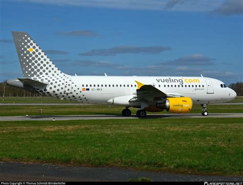 EC MKX Vueling Airbus A319 112 Photo by Thomas Schmidt Blindenhöfer