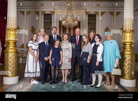 Oslo Noruega Fotograf A De La Familia Real En El Palacio