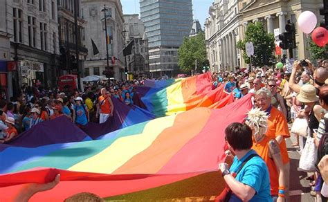 As Paradas Lgbt Mais Famosas Do Mundo Caia No Mundo