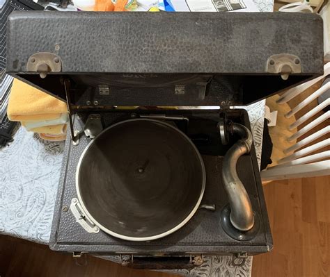 Portable Hand Crank Turntable Up For Grabs R78rpm