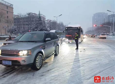 临沂交警直属三大队：“荧光绿”交织“冰雪白” 绘就冰天雪地“平安图” 在临沂