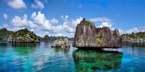raja ampat papua daya tarik aktivitas liburan lokasi biaya wisata