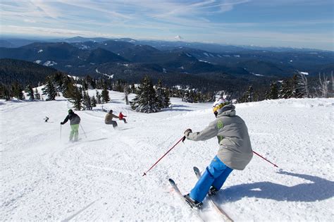 Winter Ski Resorts in Oregon's Mt Hood Territory